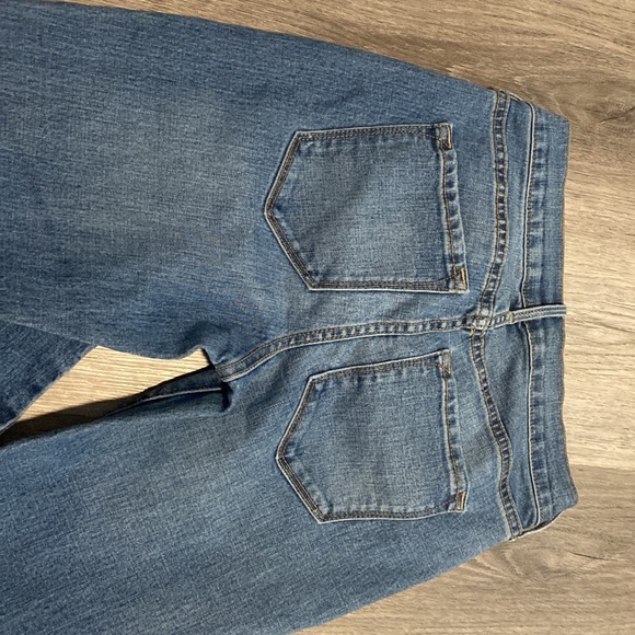 Old Navy Skinny Jeans - Picture 3 of 4